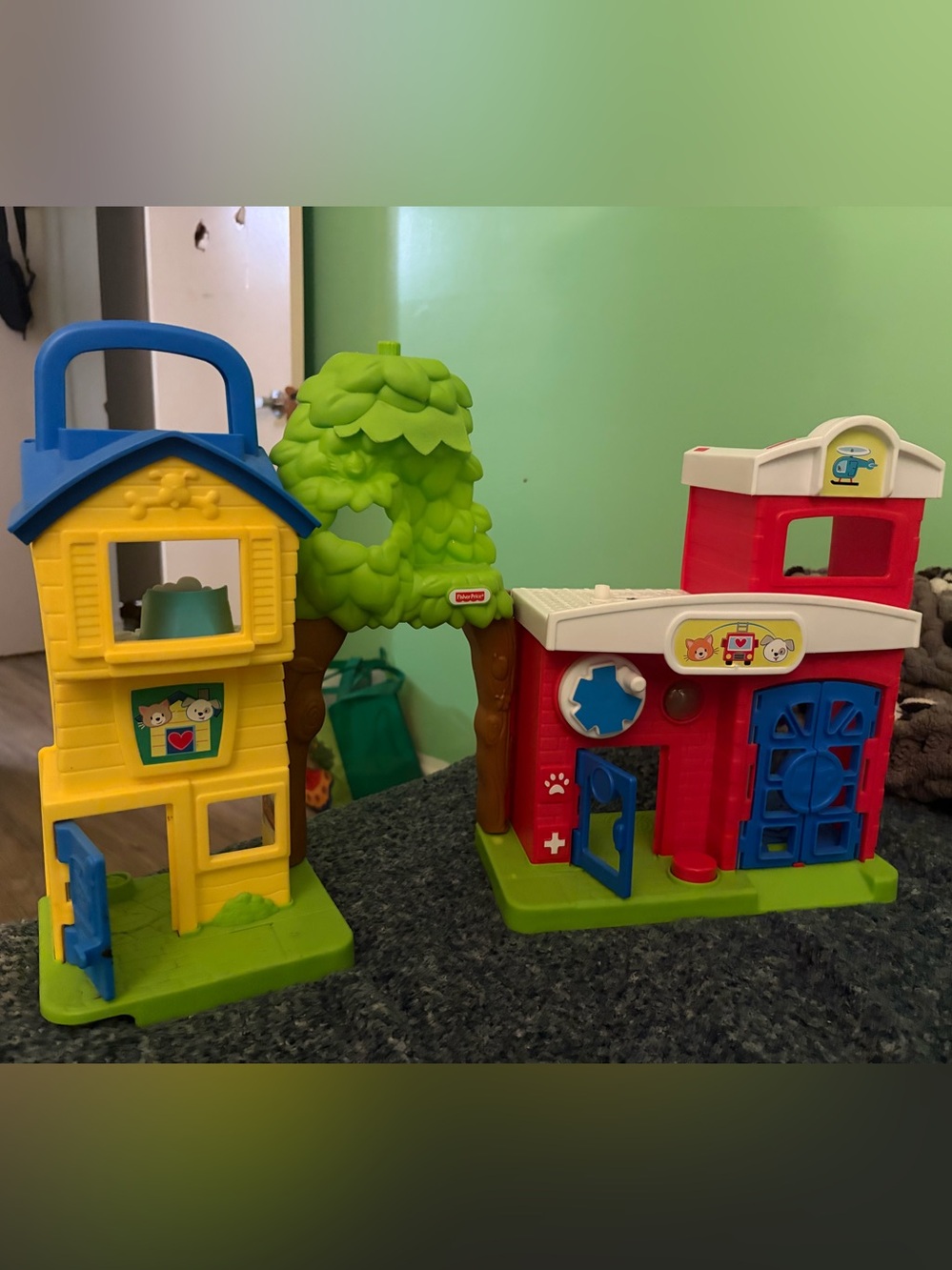 Fisher-Price Animal Recue Yellow, Red, Blue & Green Two-Building Playset